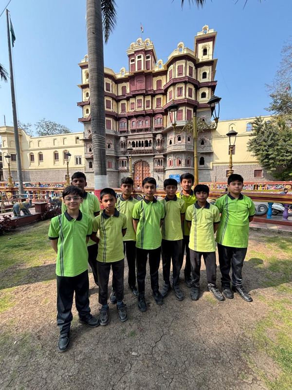 Students on an educational visit to Rajwada, Indore